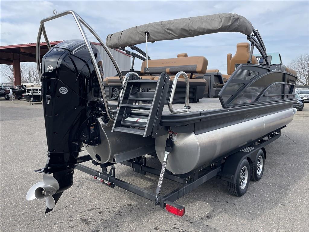 2025 Bennington M22 Swingback