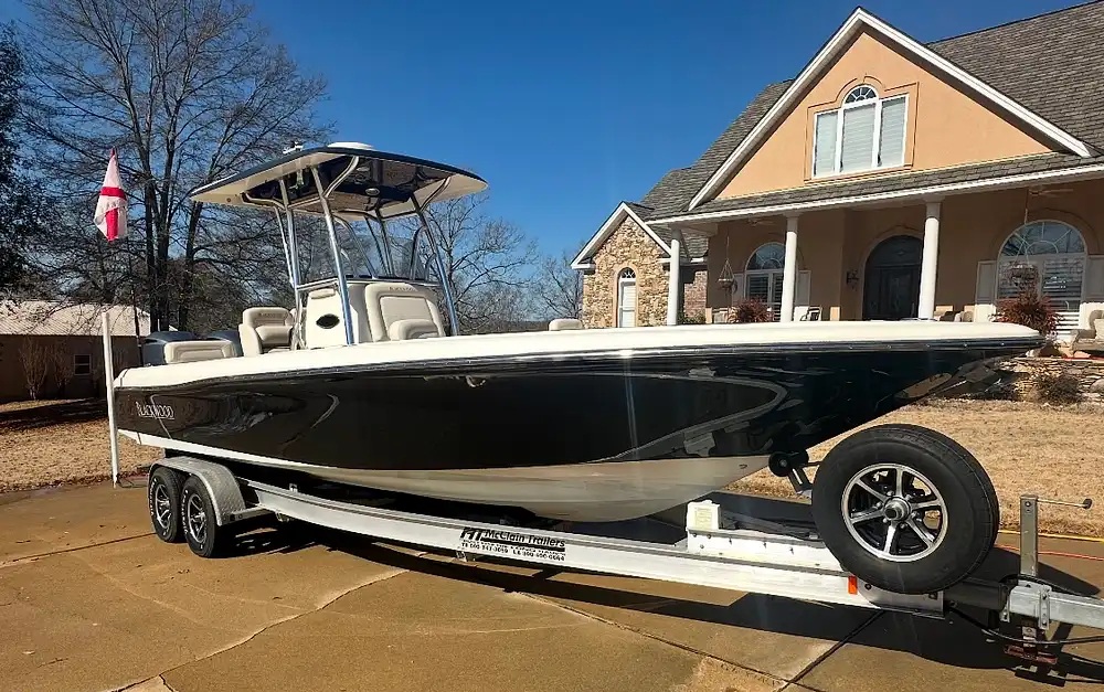 2013 Blackwood 27 CC Twin 300 Yamaha 4-Strokes – 2017 McClain Trailer Included