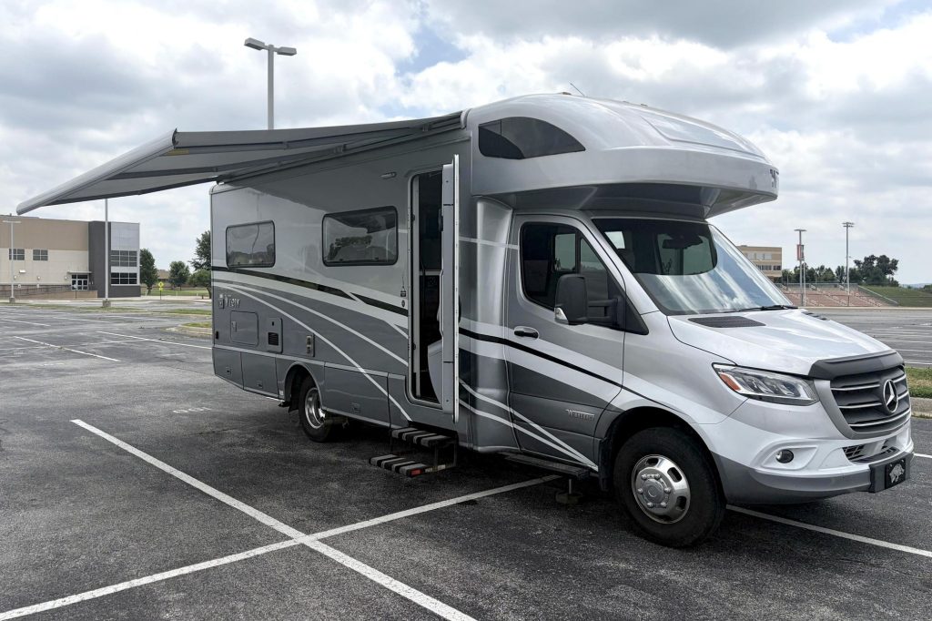 2020 Winnebago Class-C motorhome – 2020 Mercedes Sprinter 3500XD